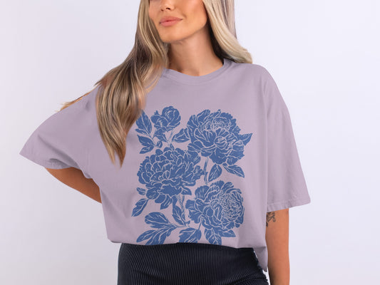 Stylish Graphic Tee Featuring Bold Floral Design