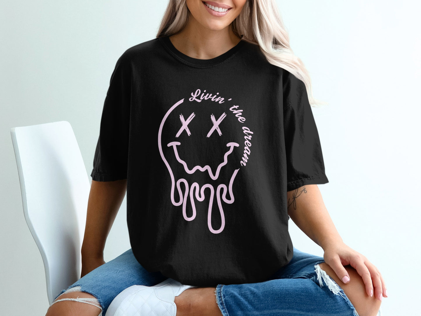 Livin' the dream smiley face characters drip tee