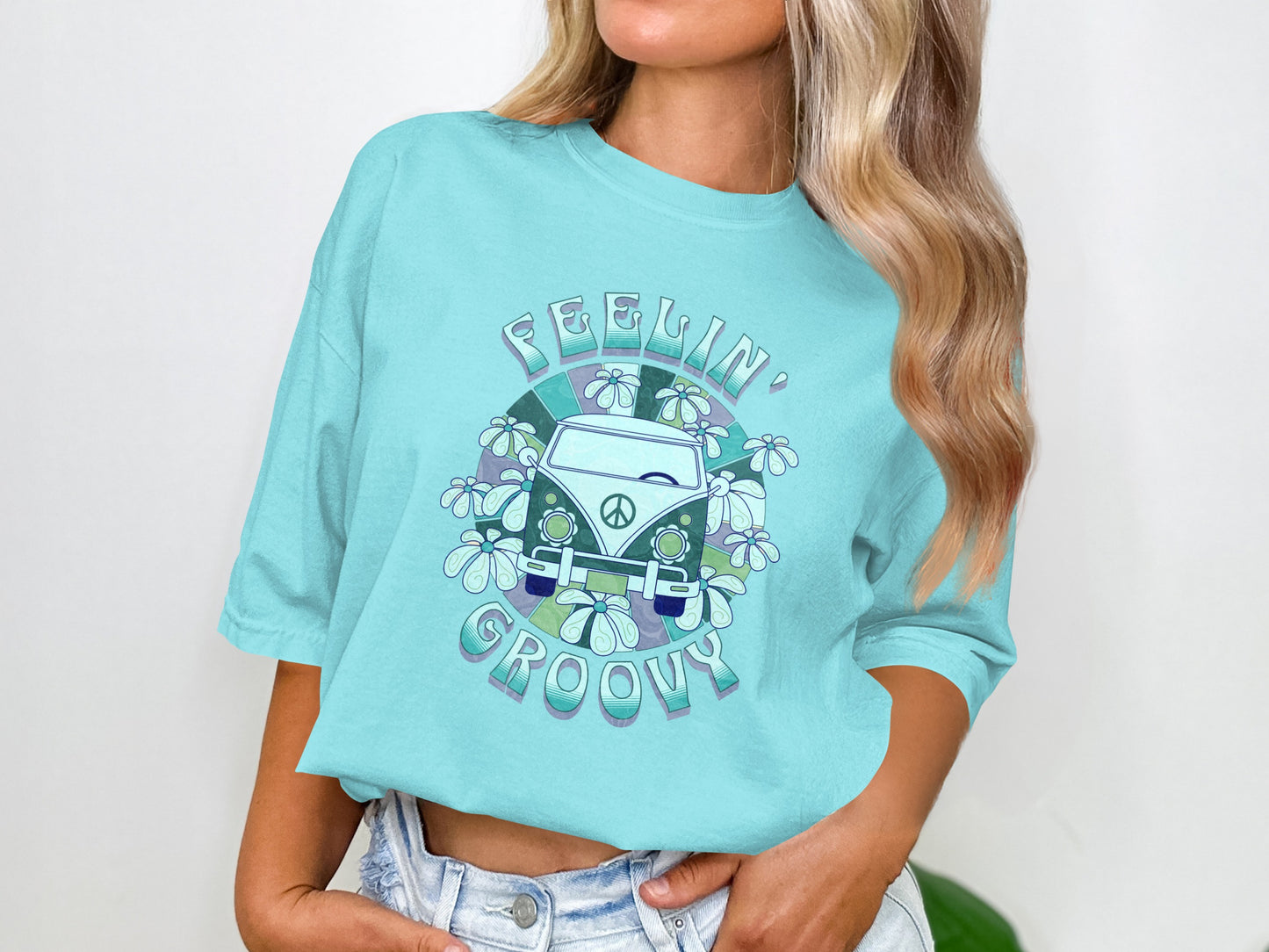 Feelin' Groovy Graphic Design Shirt for Casual Wear