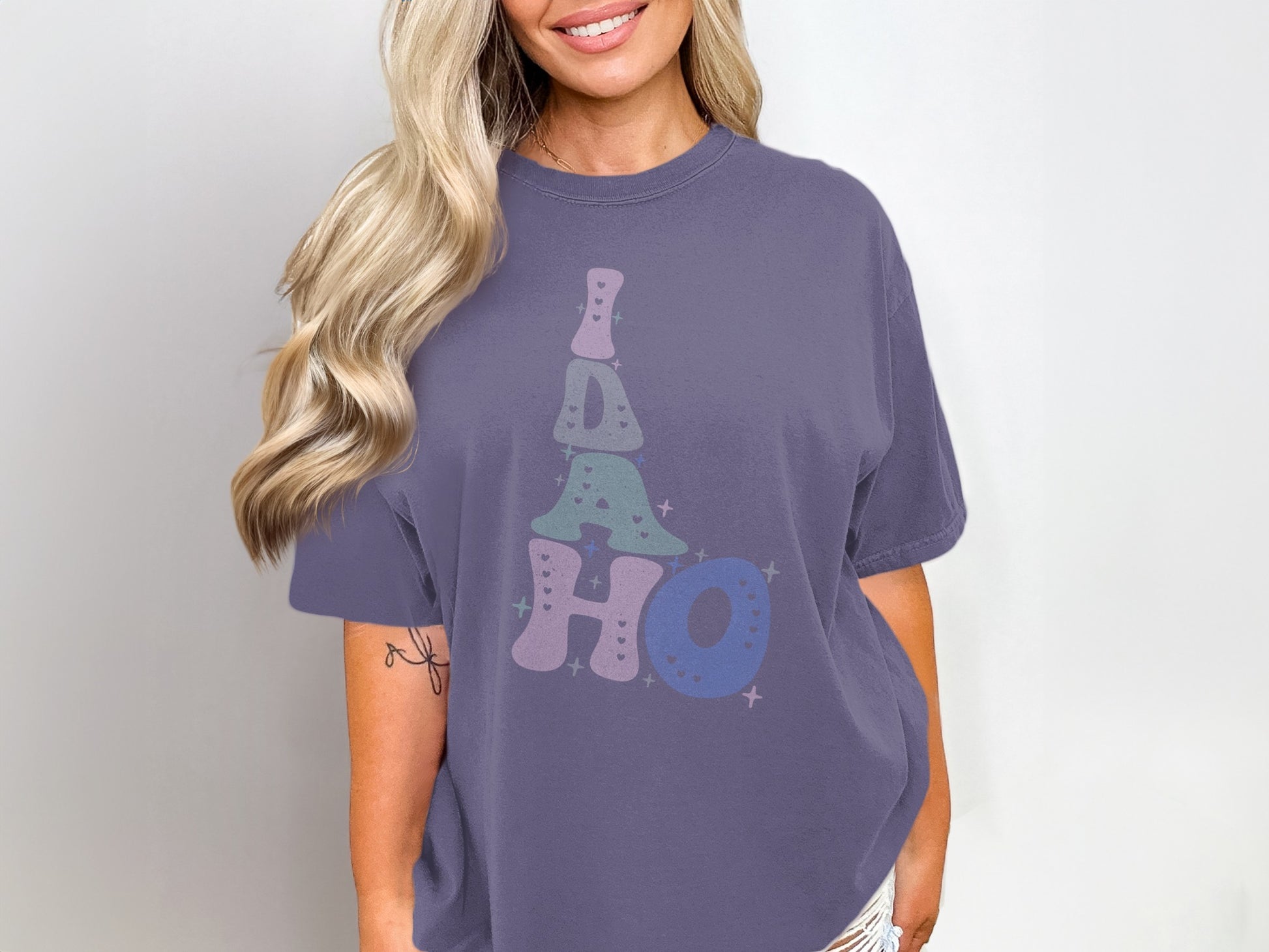 Colorful Idaho Graphic Women's T-Shirt for Casual Outfits