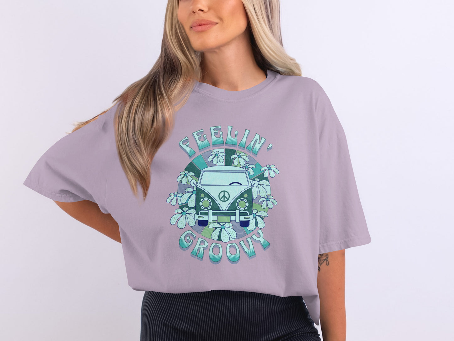 Feelin Groovy Retro Van Design Relaxed Fit T-shirt