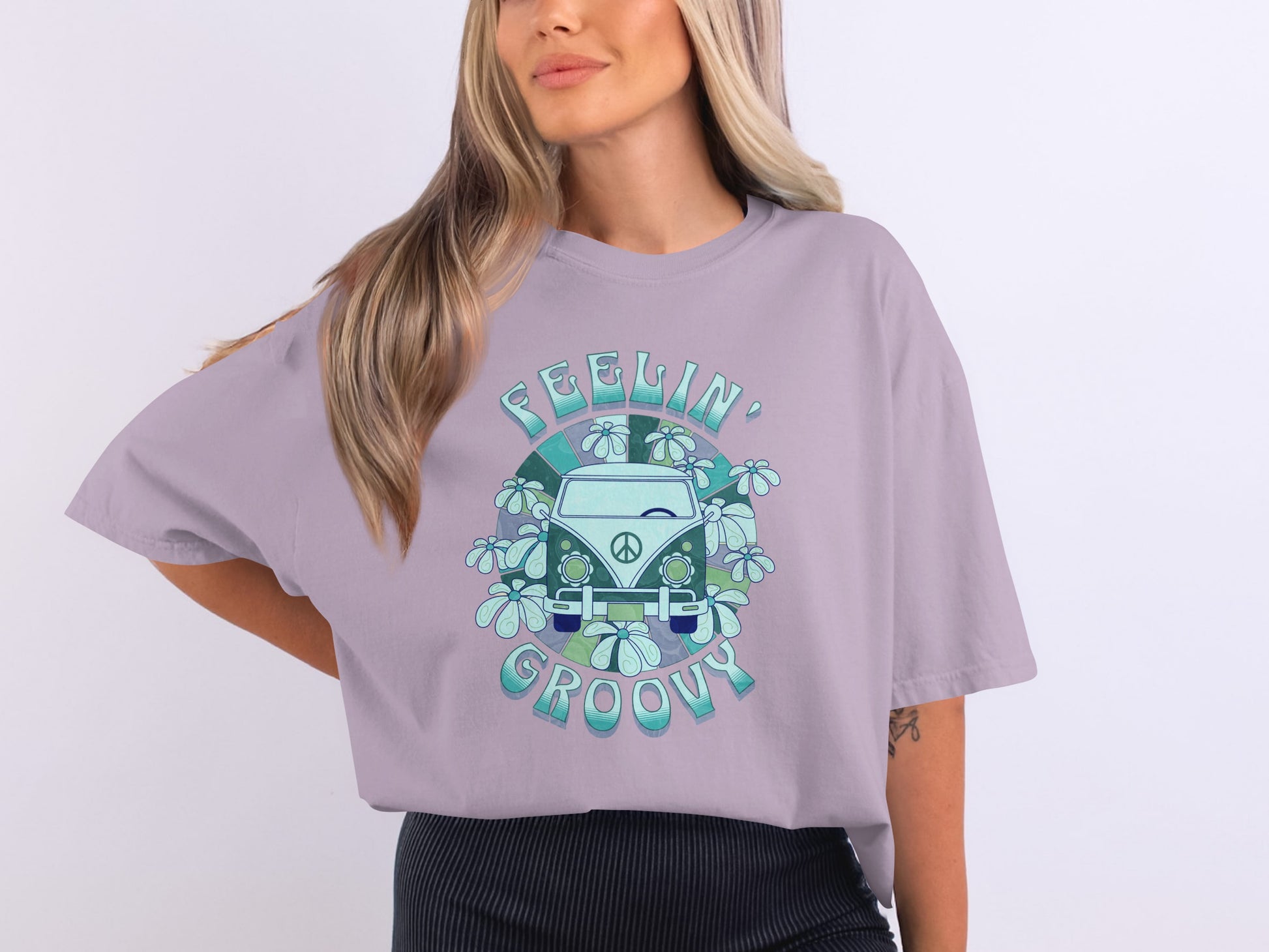 Feelin Groovy Retro Van Design Relaxed Fit T-shirt