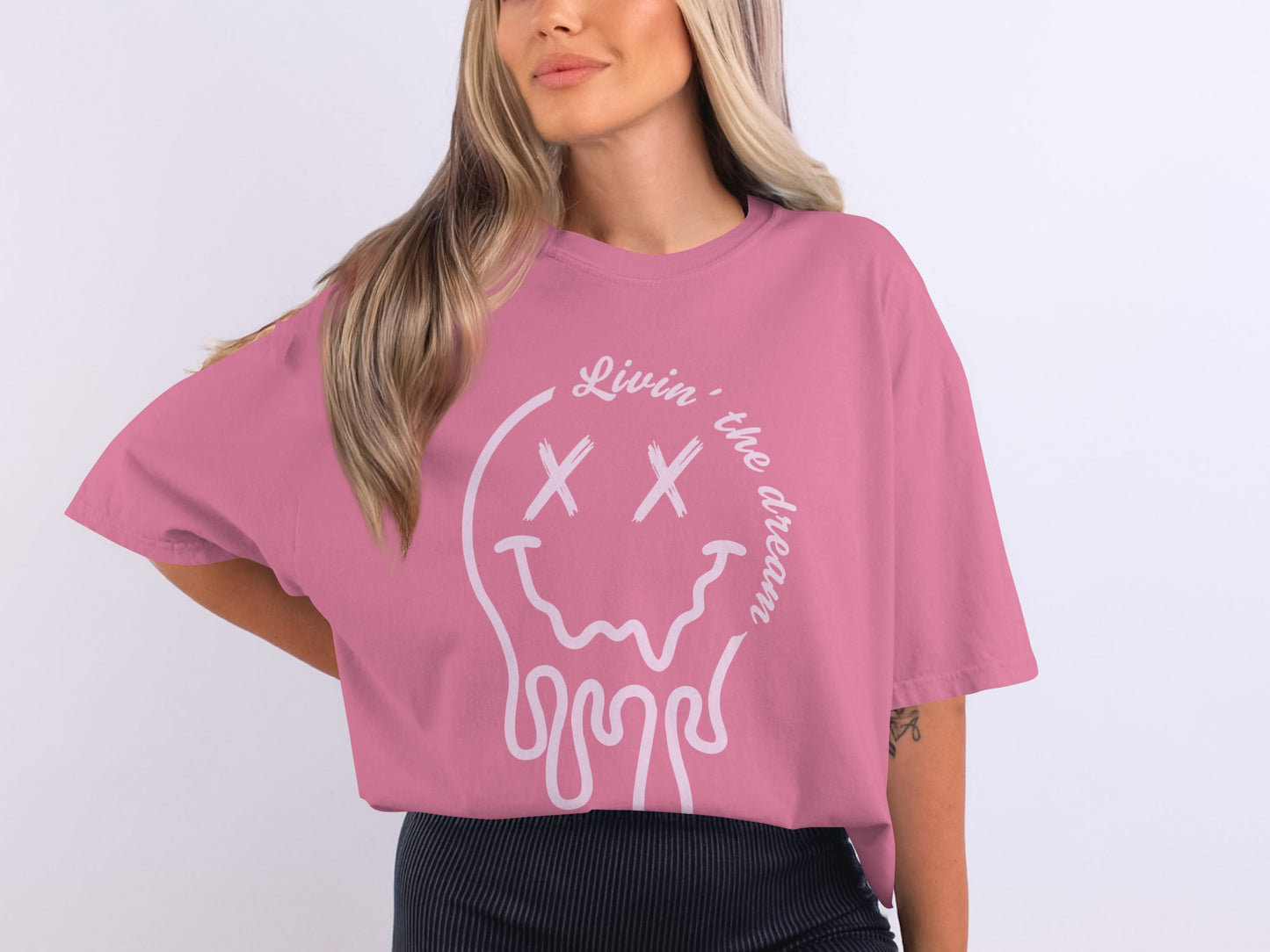 Livin' the dream pink smiley face graphic t-shirt